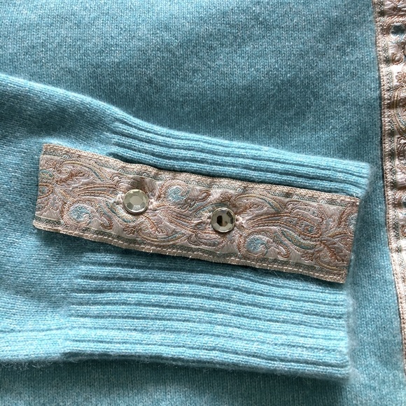 Cashmere cardigan with brocade sleeves - Picture 4 of 10